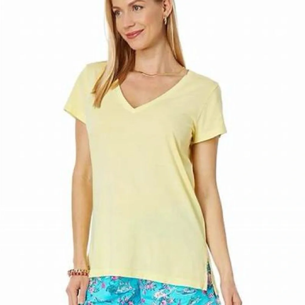 Lilly Pulitzer Meredith tee cream fraiche V-Neck Tee size medium - Picture 1 of 2